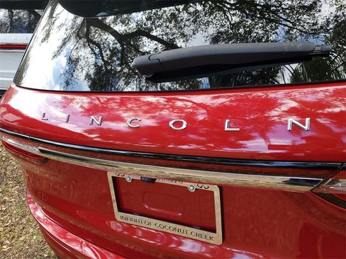 Used 2023 Lincoln Corsair Reserve w/ Jet Appearance Package image 5