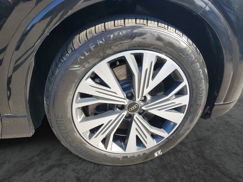 Used 2025 Audi Q4 e-tron Premium image 6