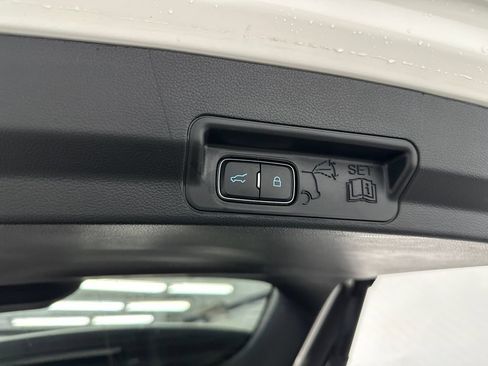 Used 2021 Ford Explorer XLT w/ Equipment Group 202A RWD image 21