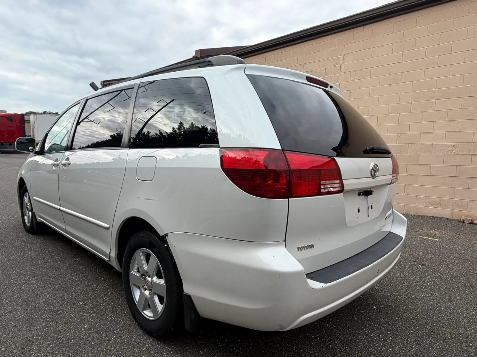 Used 2004 Toyota Sienna XLE FWD image 5