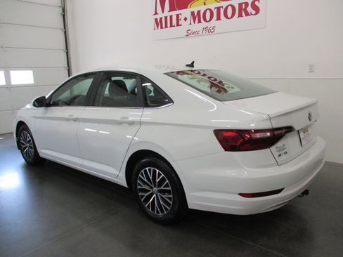 Used 2021 Volkswagen Jetta SE image 4