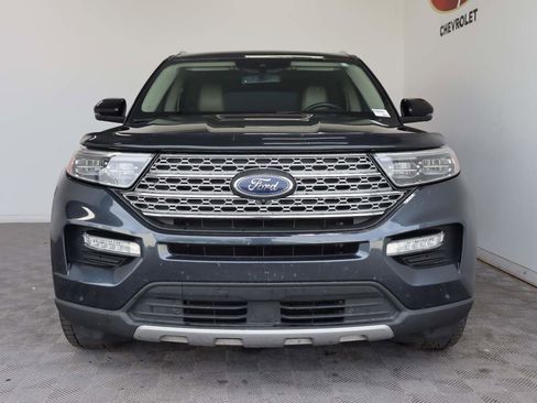 Used 2022 Ford Explorer Limited w/ Equipment Group 301A AWD/4WD image 2