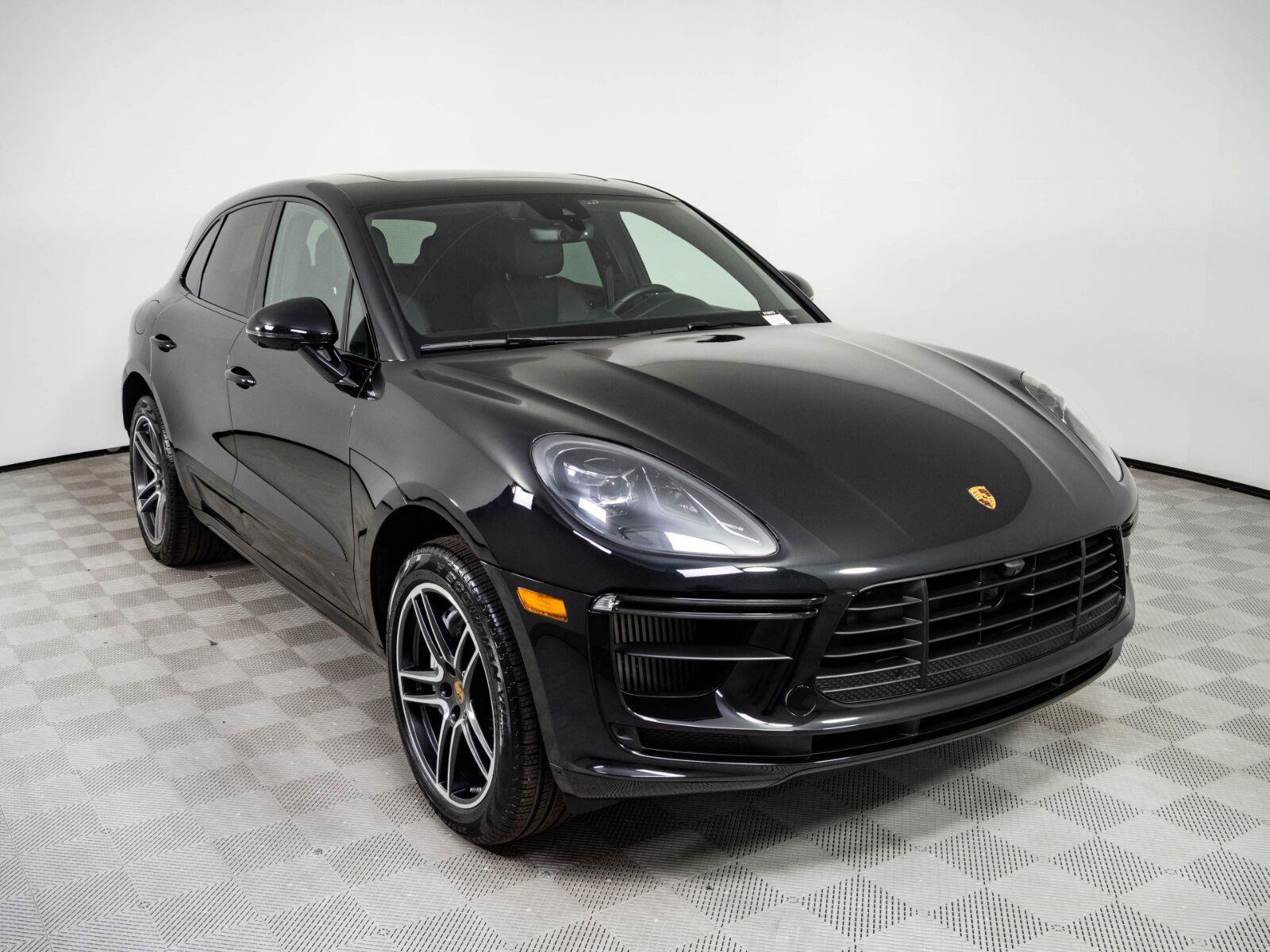Used 2021 Porsche Macan Turbo AWD/4WD image 26