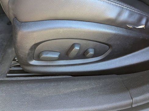 Used 2016 Chevrolet Impala LT w/ Convenience Package image 17