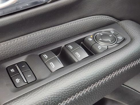 Used 2023 GMC Yukon XL Denali AWD/4WD image 18