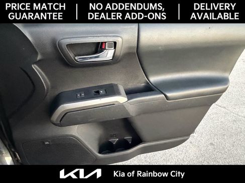 Used 2021 Toyota Tacoma Limited image 21