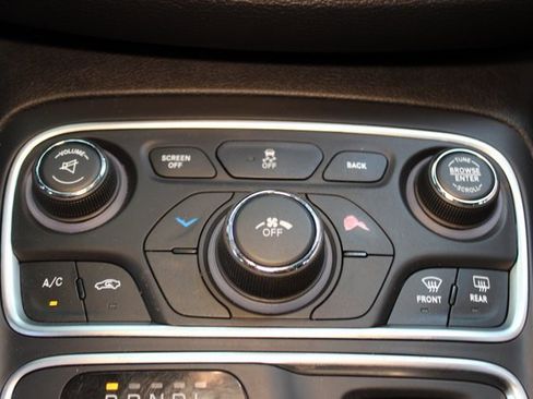 Used 2016 Chrysler 200 LX image 24