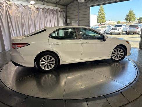 Used 2020 Toyota Camry LE FWD image 3