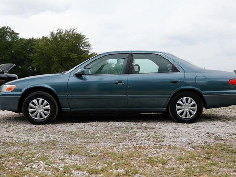 Used 2000 Toyota Camry CE FWD image 3