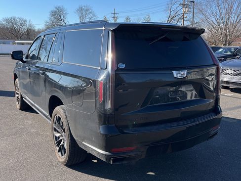 Used 2023 Cadillac Escalade ESV Sport w/ LPO, ONYX Package image 5