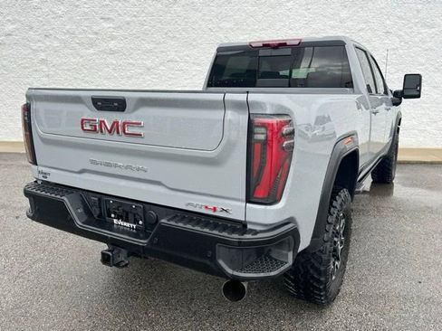 Used 2025 GMC Sierra 2500 AT4X image 8