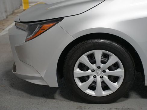 Certified 2022 Toyota Corolla LE image 5