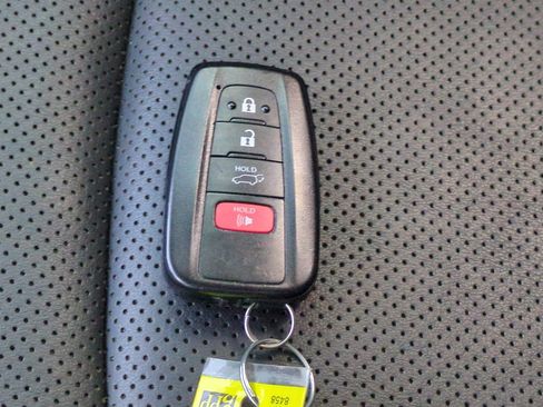 Used 2020 Toyota RAV4 Limited image 28