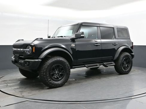 Used 2023 Ford Bronco Wildtrak image 3