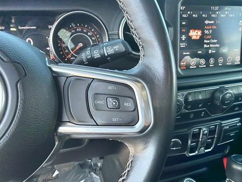 Used 2022 Jeep Wrangler Unlimited Sahara w/ LED Lighting Group AWD/4WD image 23