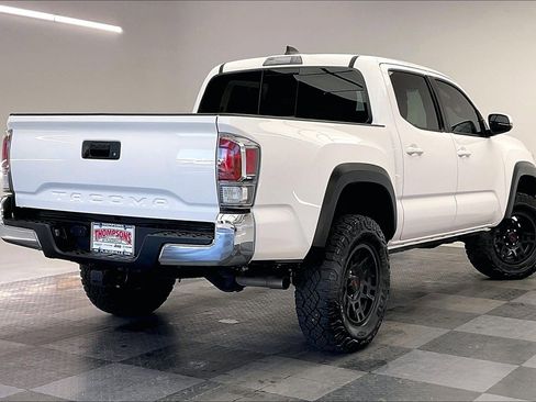 Used 2022 Toyota Tacoma TRD Off-Road image 12