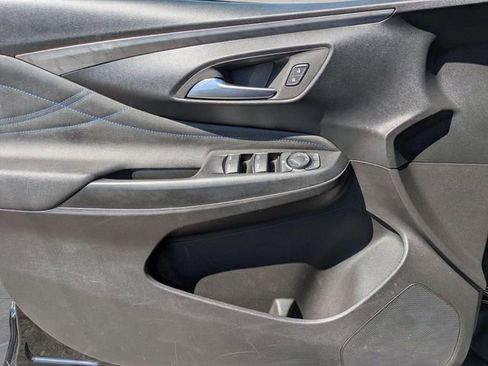 Certified 2025 Buick Envista Sport Touring FWD image 13
