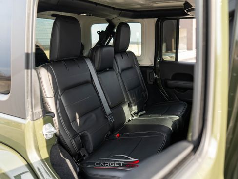 Used 2021 Jeep Wrangler Unlimited Sahara w/ Dual Top Group image 18