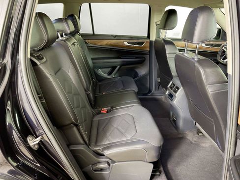Used 2024 Volkswagen Atlas SE AWD/4WD image 25