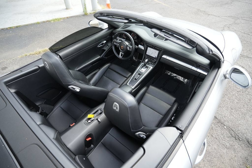 Used 2017 Porsche 911 Carrera RWD image 16