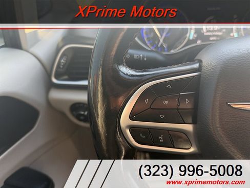 Used 2019 Chrysler Pacifica Touring-L w/ Advanced Safetytec Group FWD image 23