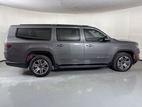 Used 2024 Jeep Wagoneer L Series II w/ Flexible Seating Group AWD/4WD image 9
