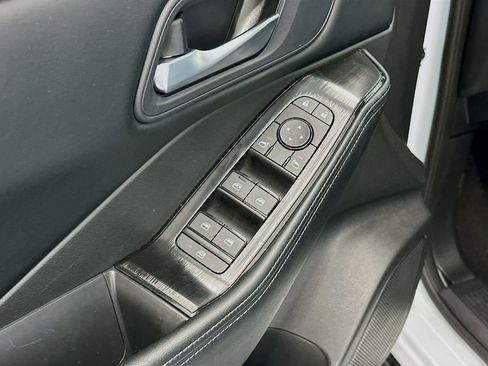 Used 2025 Nissan Rogue SV image 15