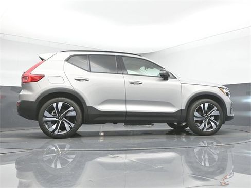 Used 2024 Volvo XC40 B5 Plus w/ Protection Package Premier image 42