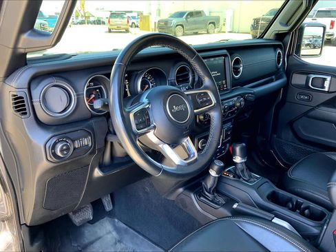 Used 2020 Jeep Gladiator Overland image 18
