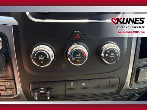Used 2022 RAM 1500 Classic SLT AWD/4WD image 28