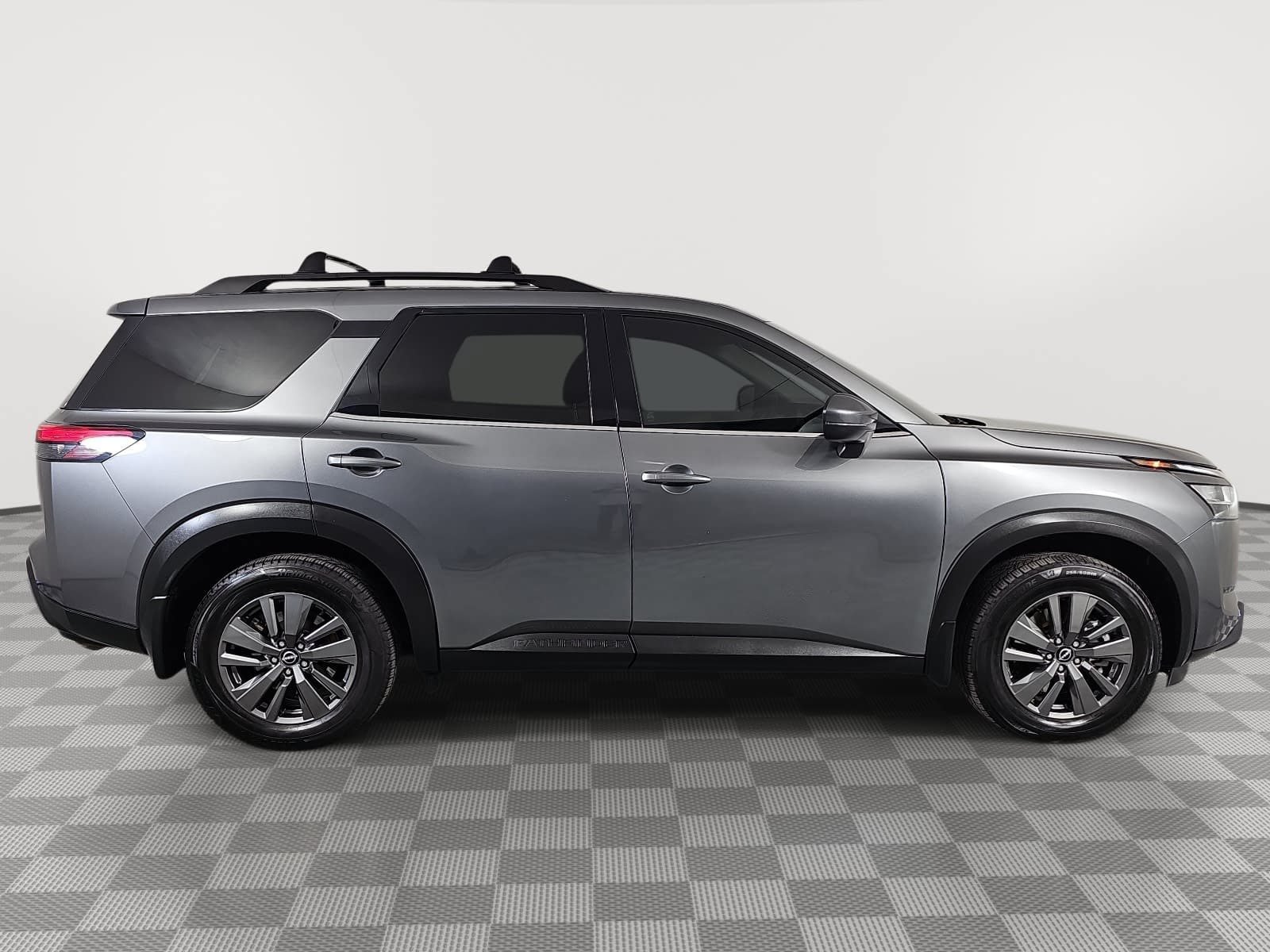 Used 2022 Nissan Pathfinder SV w/ SV Black Package AWD/4WD image 9