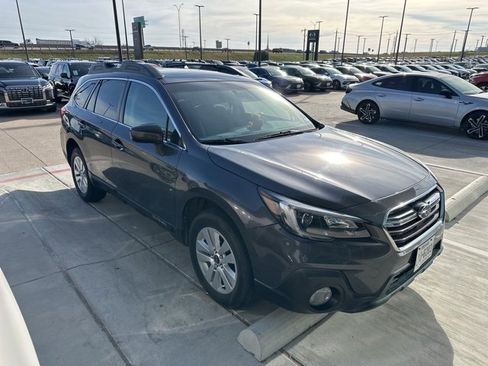 Used 2018 Subaru Outback 2.5i Premium image 4