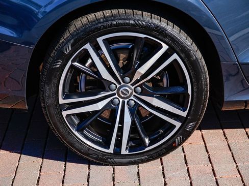 Used 2021 Volvo V60 T6 R-Design w/ Advanced Package image 9