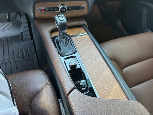 Used 2022 Volvo XC90 T6 Momentum image 27