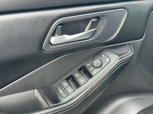 Certified 2025 Nissan Rogue SV AWD/4WD image 10