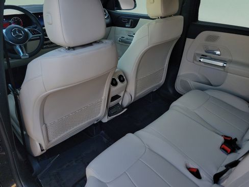Used 2026 Mercedes-Benz GLB 250 image 11