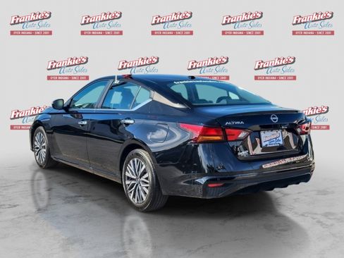 Used 2025 Nissan Altima 2.5 SV FWD image 3