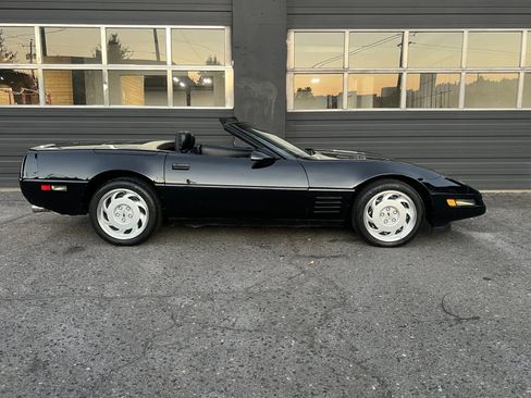 Used 1991 Chevrolet Corvette Convertible image 8