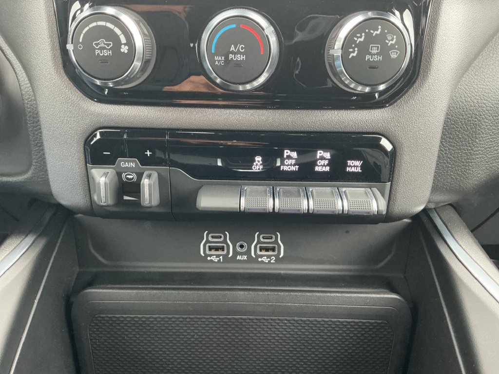 Used 2025 RAM 1500 Big Horn AWD/4WD image 23