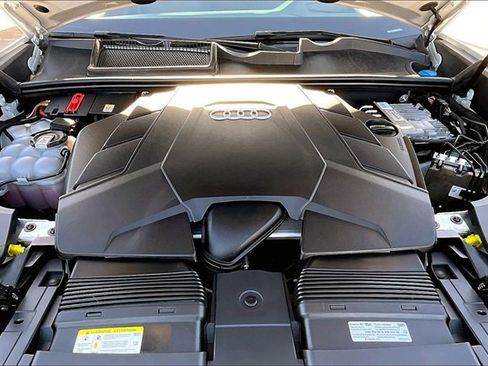 Used 2021 Audi Q8 Prestige image 9