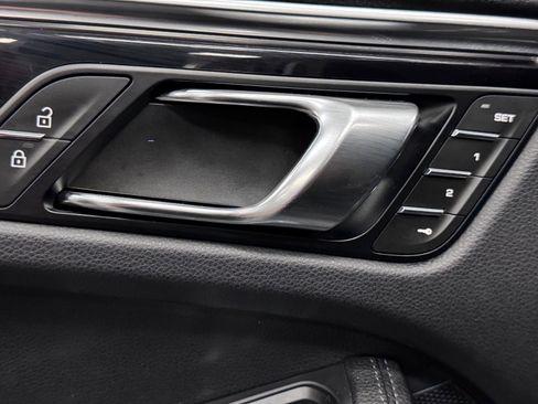Used 2024 Porsche Macan AWD/4WD image 19