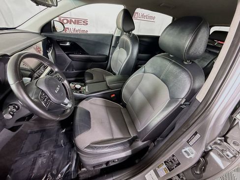 Used 2022 Kia Niro EX w/ Cold Weather Package FWD image 25