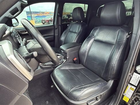 Used 2021 Toyota Tacoma Limited image 12