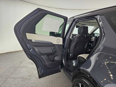 New 2026 Land Rover Discovery Dynamic SE image 17