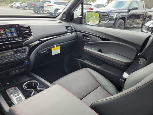 Used 2025 Honda Ridgeline Black Edition image 23
