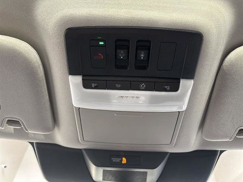 Used 2023 Nissan Pathfinder Platinum image 16