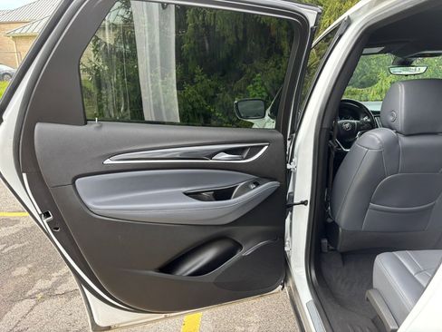 Used 2024 Buick Enclave Premium image 31