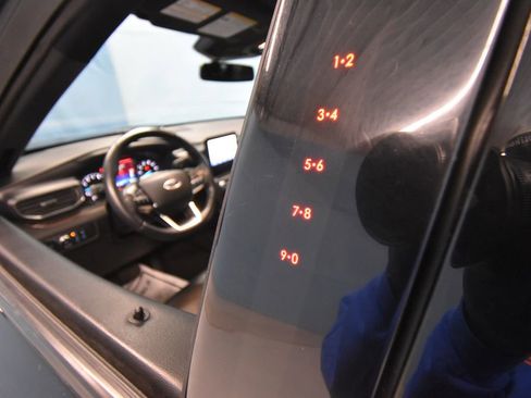 Used 2020 Ford Explorer Limited AWD/4WD image 4
