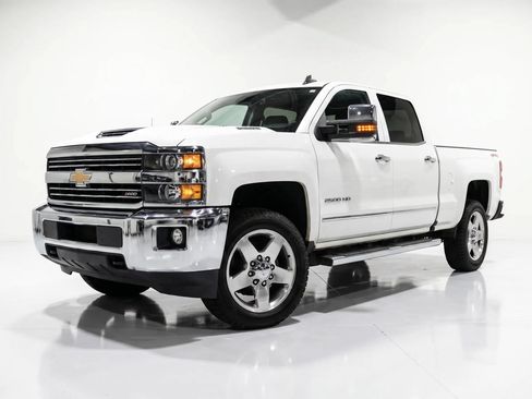 Used 2019 Chevrolet Silverado 2500 LTZ w/ Duramax Plus Package AWD/4WD image 5