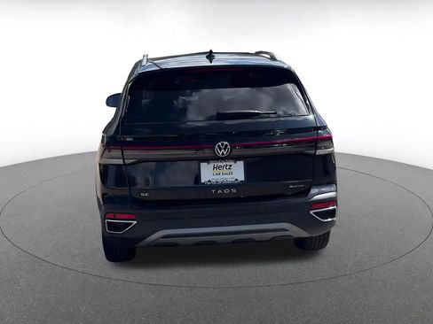 Used 2025 Volkswagen Taos SE image 11
